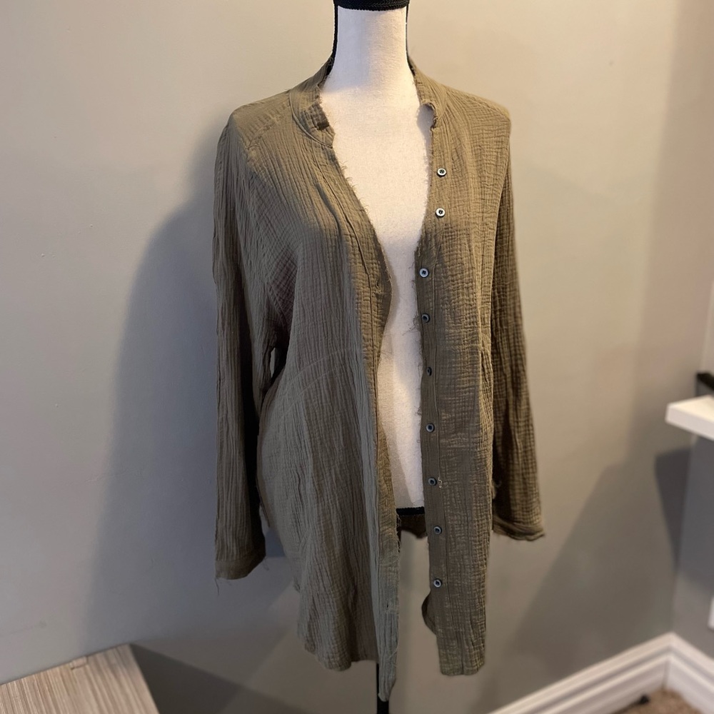 Large Urban Daizy Distressed Button Down